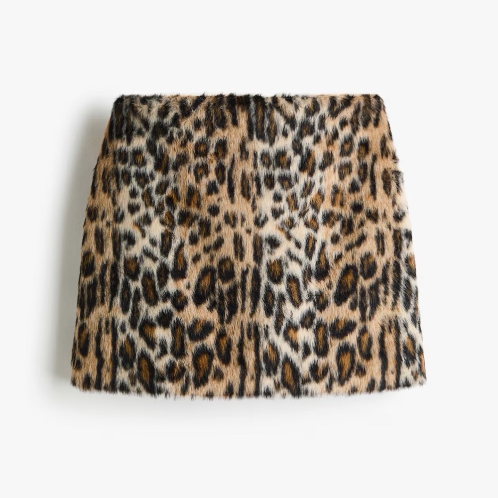 H&M | Beige / Leopard Print Mini Skirt